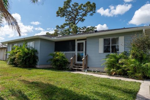 House in Port Charlotte, Florida 3 bedrooms, 121.52 sq.m. № 1421940 - photo 1