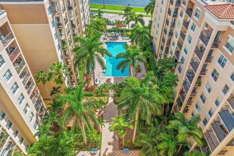 Condominio en venta en West Palm Beach, Florida, 1 dormitorio, 61.5 m2 № 1207493 - foto 1