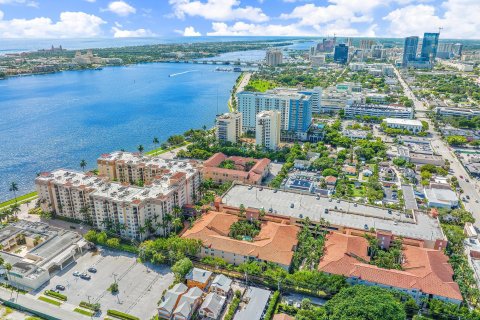 Condo in West Palm Beach, Florida, 1 bedroom  № 1207493 - photo 3