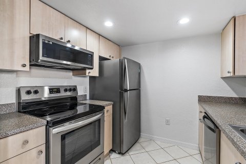 Condo in West Palm Beach, Florida, 1 bedroom  № 1207493 - photo 17