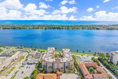 Condo in West Palm Beach, Florida, 1 bedroom  № 1207493 - photo 2