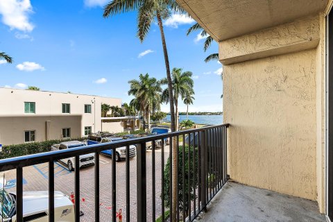 Condo in West Palm Beach, Florida, 1 bedroom  № 1207493 - photo 11