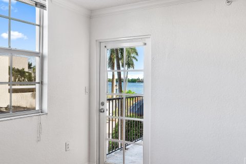 Condo in West Palm Beach, Florida, 1 bedroom  № 1207493 - photo 15