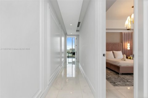 Condo in Sunny Isles Beach, Florida, 4 bedrooms  № 1358740 - photo 24