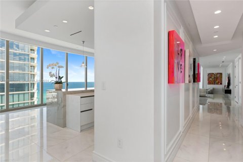 Condo in Sunny Isles Beach, Florida, 4 bedrooms  № 1358740 - photo 12