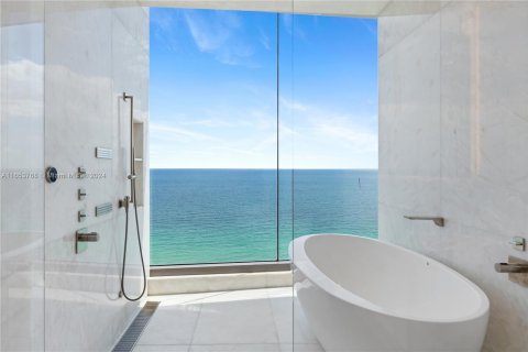 Condo in Sunny Isles Beach, Florida, 4 bedrooms  № 1358740 - photo 17