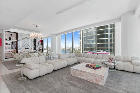 Condo in Sunny Isles Beach, Florida, 4 bedrooms  № 1358740 - photo 3