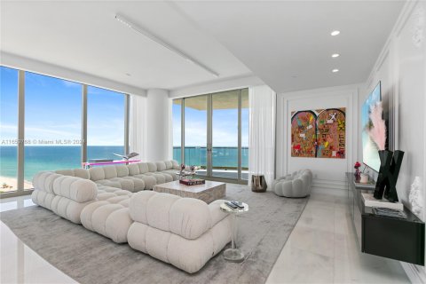 Condo in Sunny Isles Beach, Florida, 4 bedrooms  № 1358740 - photo 1