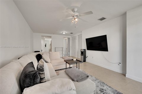 Condo in Fort Lauderdale, Florida, 1 bedroom  № 1358739 - photo 4