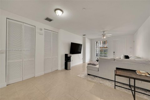 Condo in Fort Lauderdale, Florida, 1 bedroom  № 1358739 - photo 7