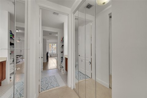 Condo in Fort Lauderdale, Florida, 1 bedroom  № 1358739 - photo 14