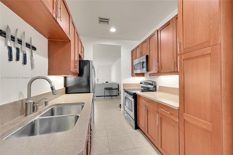 Condo in Fort Lauderdale, Florida, 1 bedroom  № 1358739 - photo 9