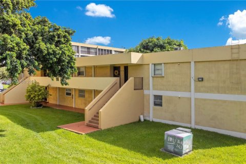 Condo in Miami, Florida, 1 bedroom  № 1358703 - photo 21