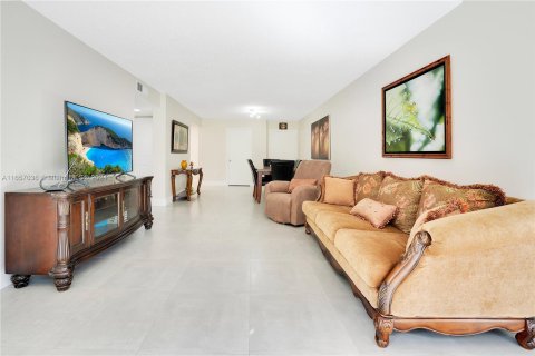 Condo in Miami, Florida, 1 bedroom  № 1358703 - photo 8