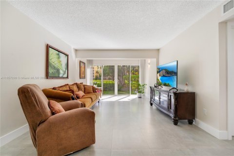 Condo in Miami, Florida, 1 bedroom  № 1358703 - photo 7