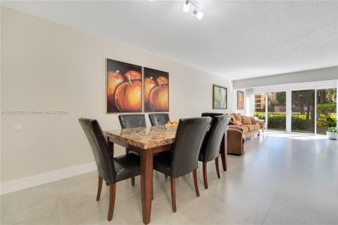 Condo in Miami, Florida, 1 bedroom  № 1358703 - photo 4