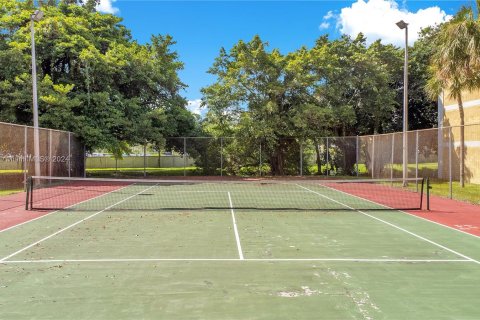 Condo in Miami, Florida, 1 bedroom  № 1358703 - photo 24