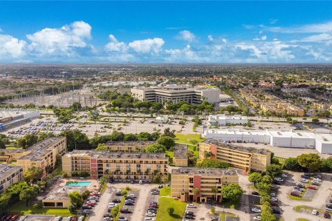 Condo in Miami, Florida, 1 bedroom  № 1358703 - photo 26