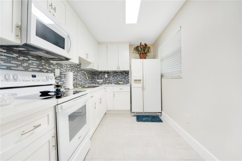 Condominio en venta en Miami, Florida, 1 dormitorio, 77.85 m2 № 1358703 - foto 12