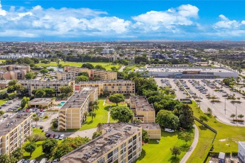 Condo in Miami, Florida, 1 bedroom  № 1358703 - photo 28