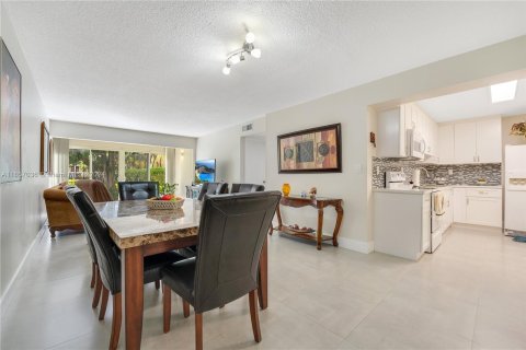 Condo in Miami, Florida, 1 bedroom  № 1358703 - photo 3