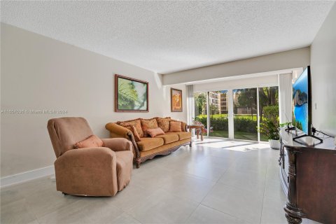 Condo in Miami, Florida, 1 bedroom  № 1358703 - photo 6