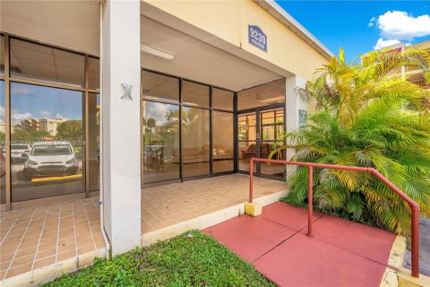 Condo in Miami, Florida, 1 bedroom  № 1358703 - photo 19