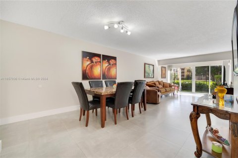 Condo in Miami, Florida, 1 bedroom  № 1358703 - photo 5