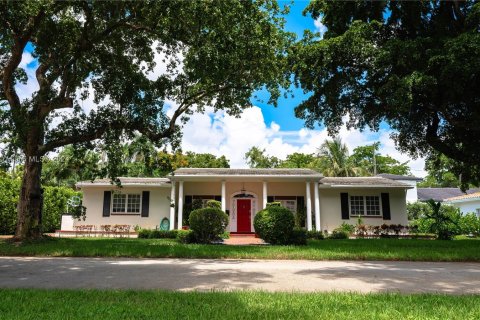 Villa ou maison à vendre à Coral Gables, Floride: 4 chambres № 1358785 - photo 1