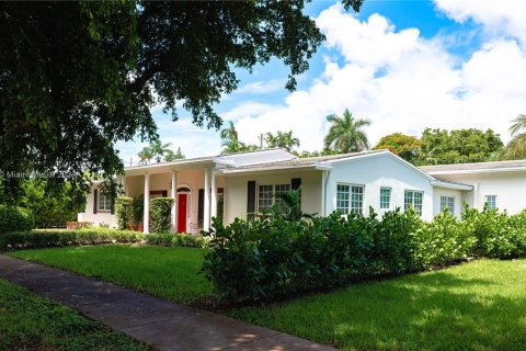 Villa ou maison à vendre à Coral Gables, Floride: 4 chambres № 1358785 - photo 2