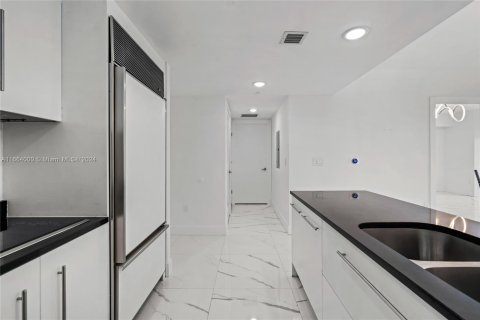 Condo in Miami, Florida, 1 bedroom  № 1377217 - photo 6