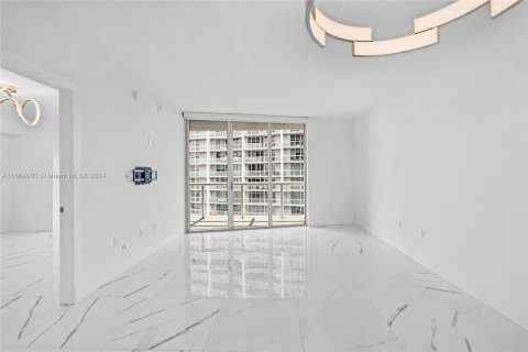 Condo in Miami, Florida, 1 bedroom  № 1377217 - photo 12