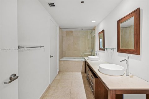 Condo in Miami, Florida, 1 bedroom  № 1377217 - photo 27