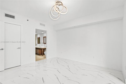 Condo in Miami, Florida, 1 bedroom  № 1377217 - photo 21