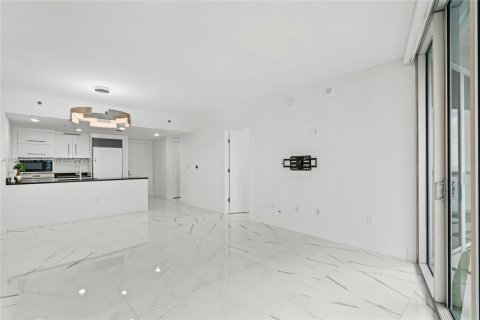 Condo in Miami, Florida, 1 bedroom  № 1377217 - photo 13