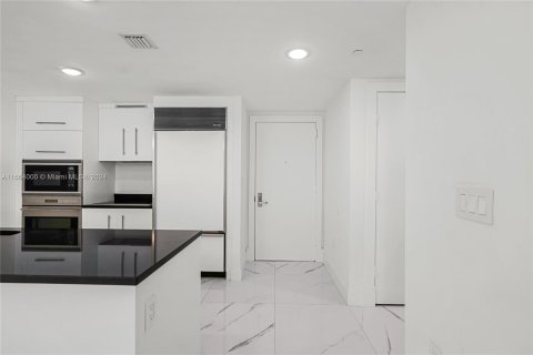 Condo in Miami, Florida, 1 bedroom  № 1377217 - photo 5