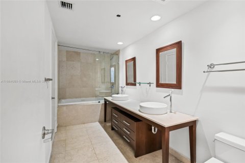 Condo in Miami, Florida, 1 bedroom  № 1377217 - photo 30