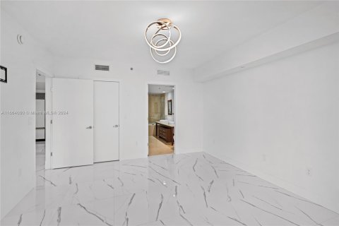 Condo in Miami, Florida, 1 bedroom  № 1377217 - photo 23