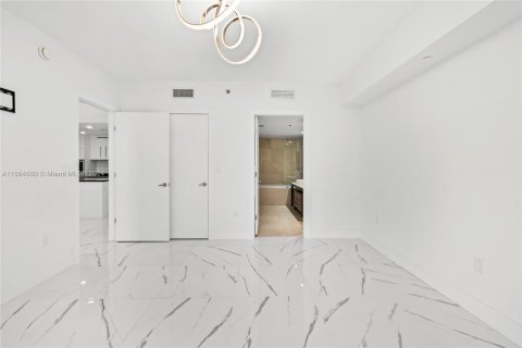 Condo in Miami, Florida, 1 bedroom  № 1377217 - photo 22