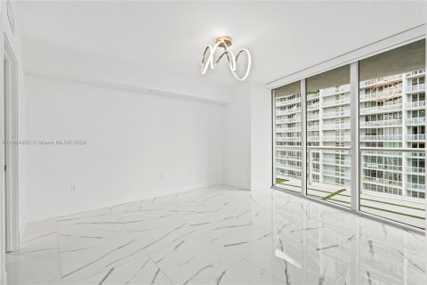 Condo in Miami, Florida, 1 bedroom  № 1377217 - photo 20