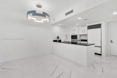 Condo in Miami, Florida, 1 bedroom  № 1377217 - photo 18