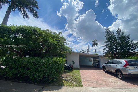 Villa ou maison à vendre à Hallandale Beach, Floride: 2 chambres, 138.98 m2 № 1377218 - photo 2