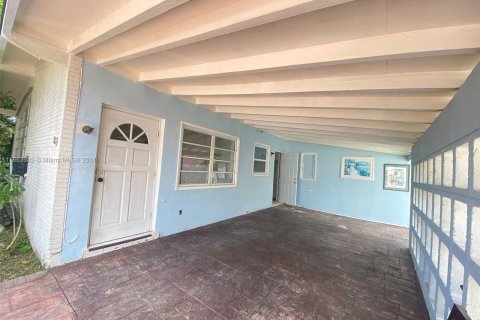 Villa ou maison à vendre à Hallandale Beach, Floride: 2 chambres, 138.98 m2 № 1377218 - photo 5