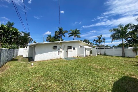 Villa ou maison à vendre à Hallandale Beach, Floride: 2 chambres, 138.98 m2 № 1377218 - photo 10