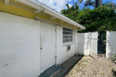 House in Hallandale Beach, Florida 2 bedrooms, 138.98 sq.m. № 1377218 - photo 22