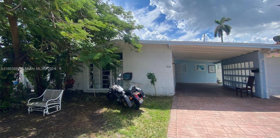 Villa ou maison à Hallandale Beach, Floride 2 chambres, 138.98 m2 № 1377218