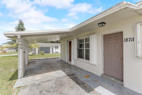 Casa en venta en Miami Gardens, Florida, 3 dormitorios, 92.44 m2 № 1269719 - foto 4