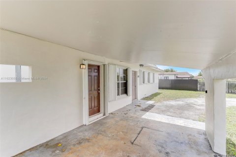 Casa en venta en Miami Gardens, Florida, 3 dormitorios, 92.44 m2 № 1269719 - foto 5