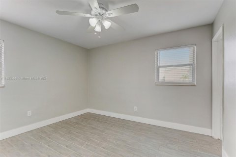 Casa en venta en Miami Gardens, Florida, 3 dormitorios, 92.44 m2 № 1269719 - foto 30