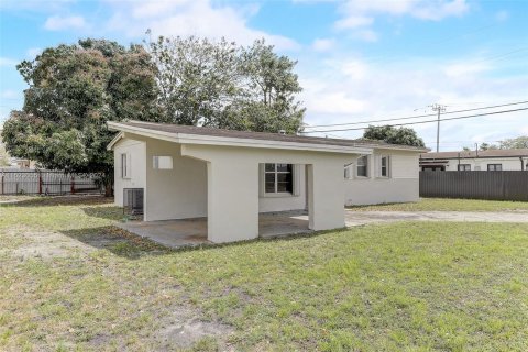 Casa en venta en Miami Gardens, Florida, 3 dormitorios, 92.44 m2 № 1269719 - foto 2